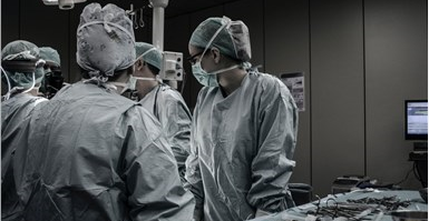 今天，世界卫生日，贝斯曼向全世界医护工作者们致敬